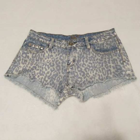Pants - ChiQle Animal Print Jean Shorts Size Large